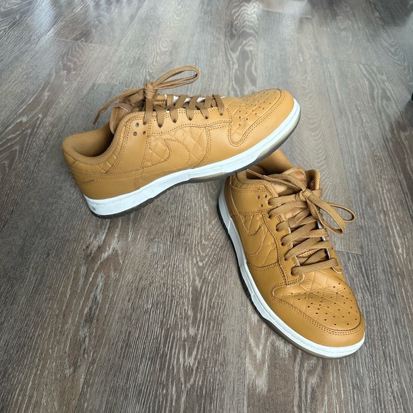 Nike Dunk Sneakers - Picture 1 of 10